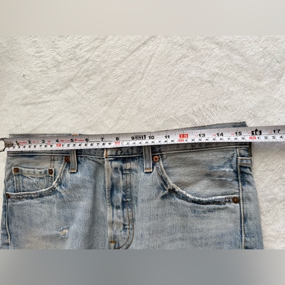 Levi’s 501 Distressed Denim Shorts Light Wash Frayed Hem Button Fly - Picture 7 of 7